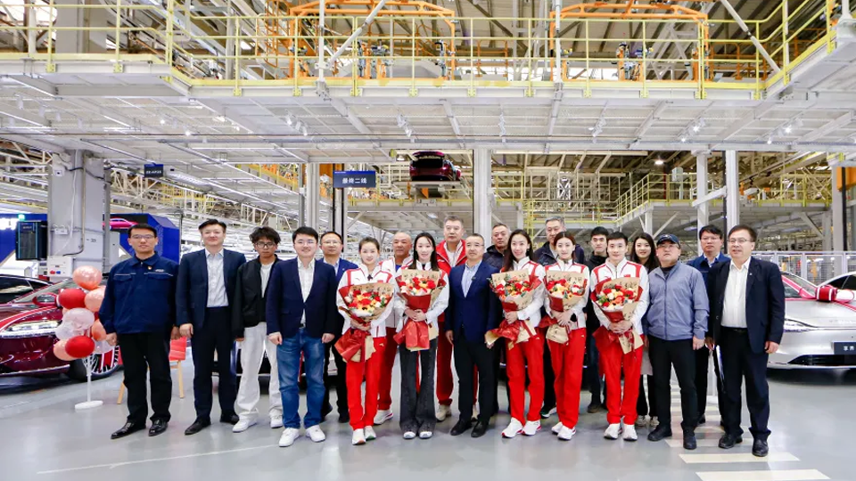 奧運(yùn)冠軍點(diǎn)贊享界工廠 傳遞北汽集團(tuán)公益之光