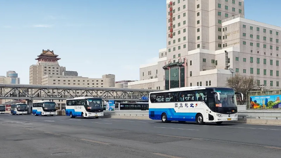 北汽集團(tuán)連續(xù)21年護(hù)航全國(guó)兩會(huì) 38輛品質(zhì)車型“上會(huì)”